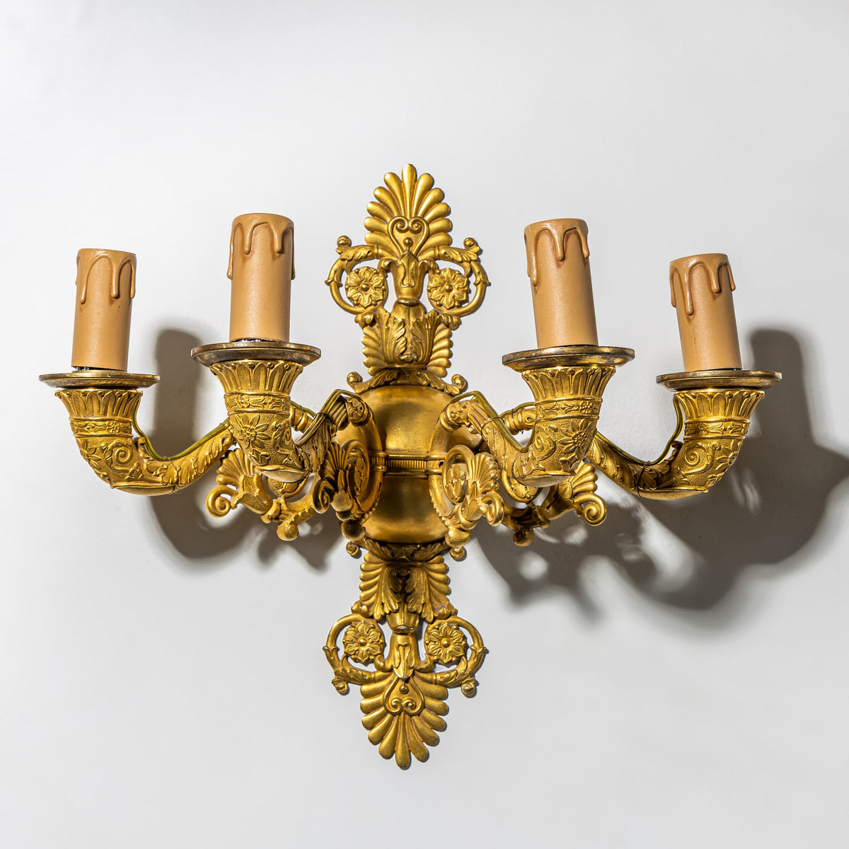 Paar vierflammige Wandkerzenhalter, Epoche Restauration, Frankreich, um 1830