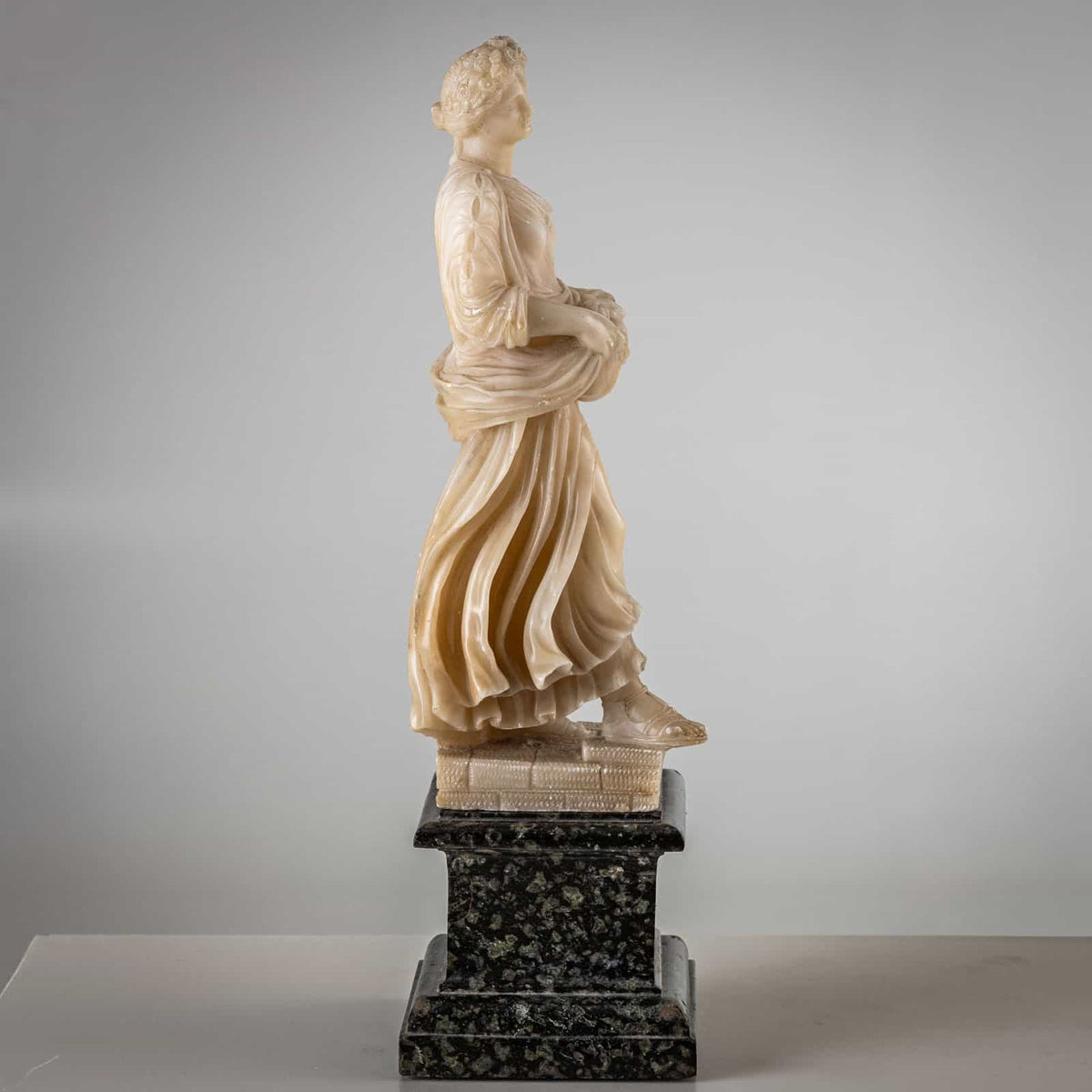 Pair of white Alabaster Sculptures, 2nd Half 19th Century