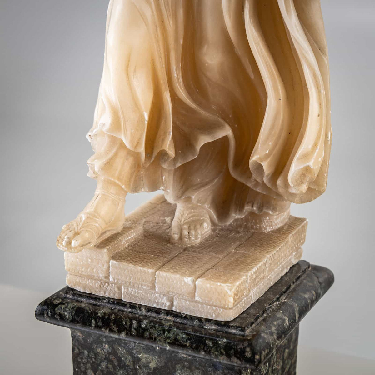 Pair of white Alabaster Sculptures, 2nd Half 19th Century