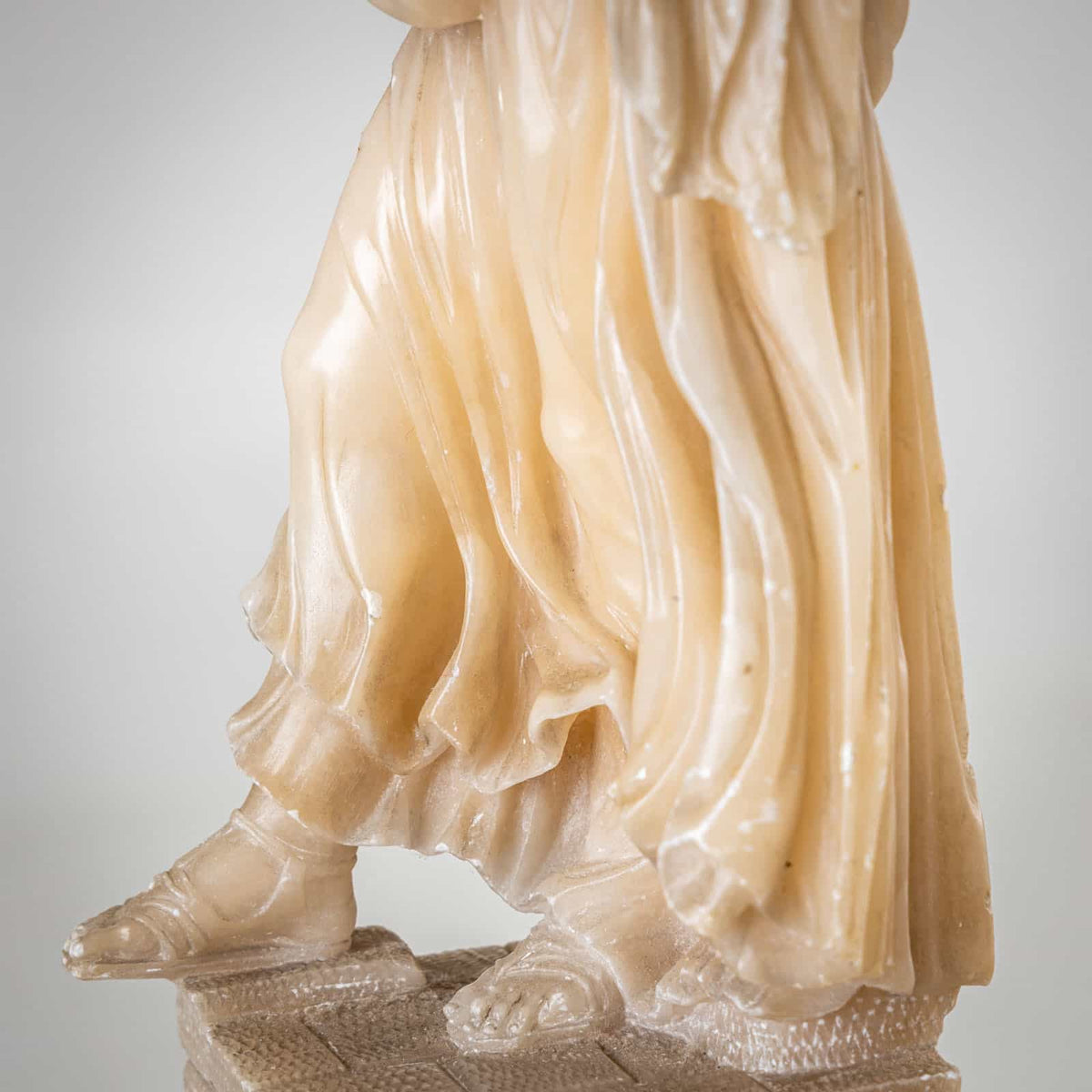 Pair of white Alabaster Sculptures, 2nd Half 19th Century