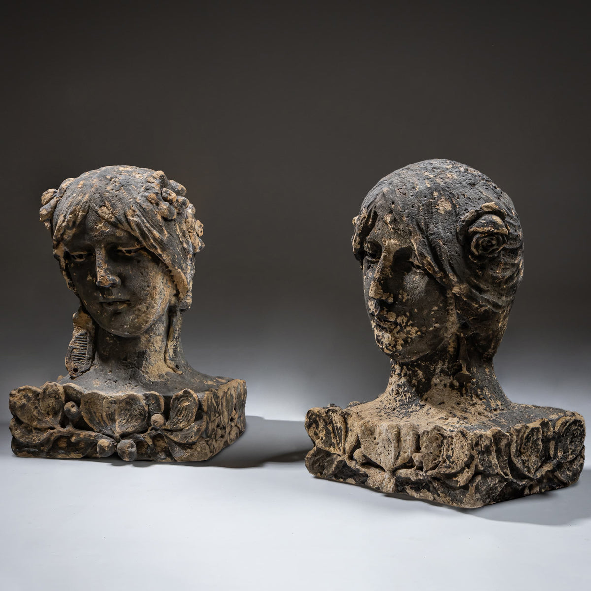 Monumentale Jugendstil-Karyatidenbüsten aus Sandstein, 1. Hälfte 20. Jahrhundert