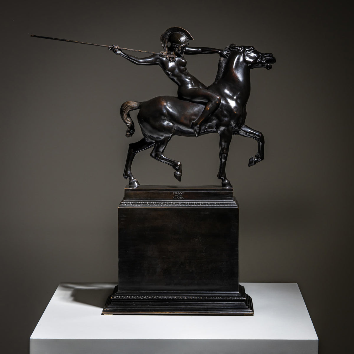 Franz von Stuck (1863-1928), Speerschleudernde Amazone, Guss C. Leyrer München, Entstehung 1897, nach 1903