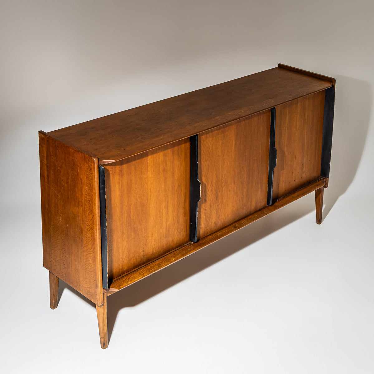 Sideboard aus Eiche von Roger Landault, Frankreich, 1960er Jahre
