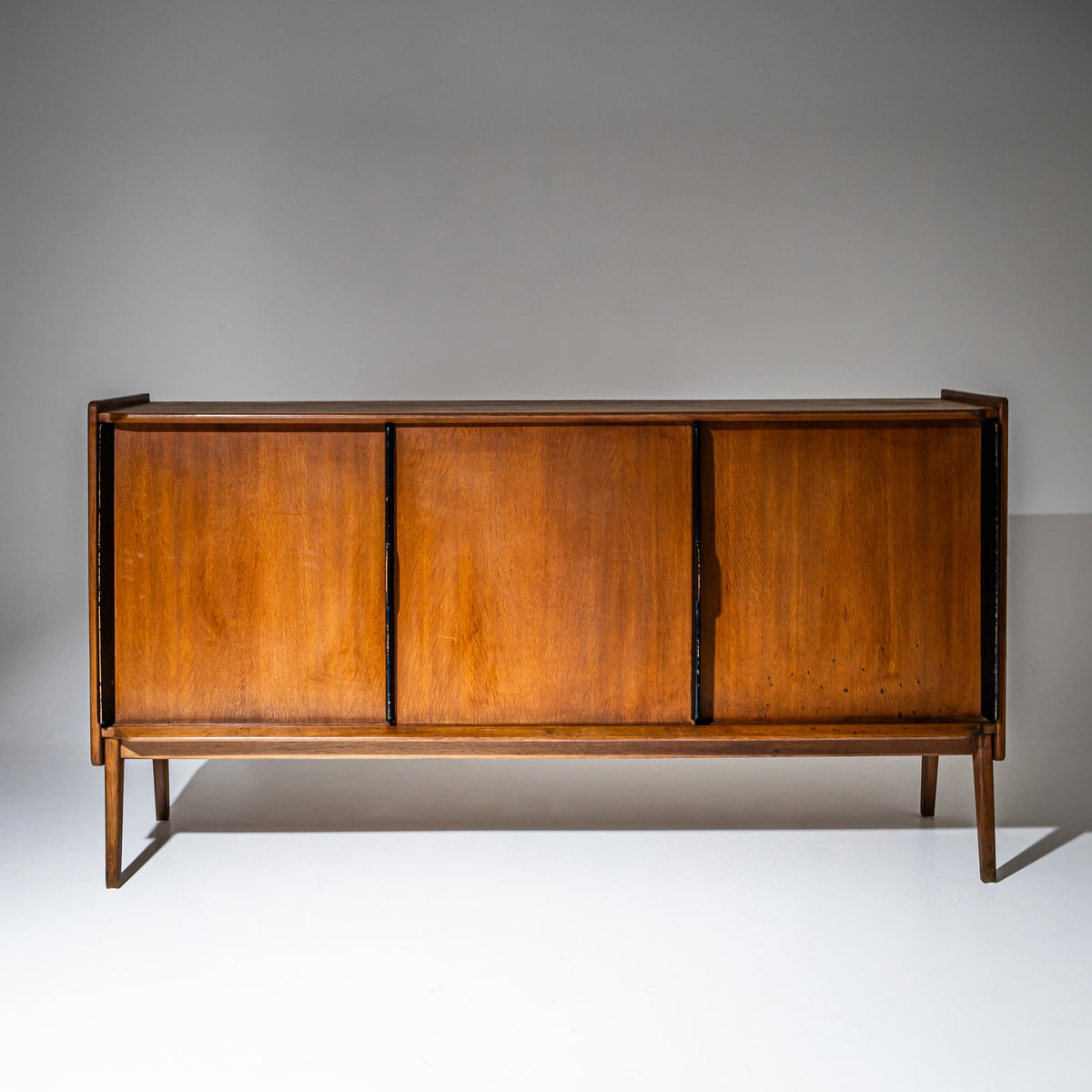 Sideboard aus Eiche von Roger Landault, Frankreich, 1960er Jahre