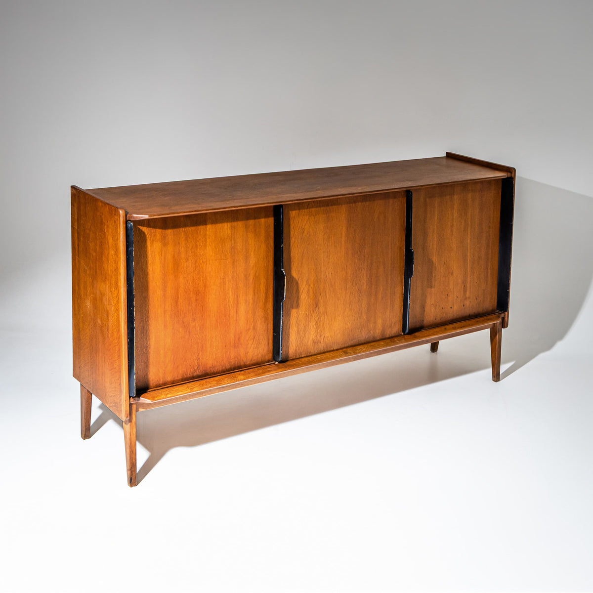 Sideboard aus Eiche von Roger Landault, Frankreich, 1960er Jahre