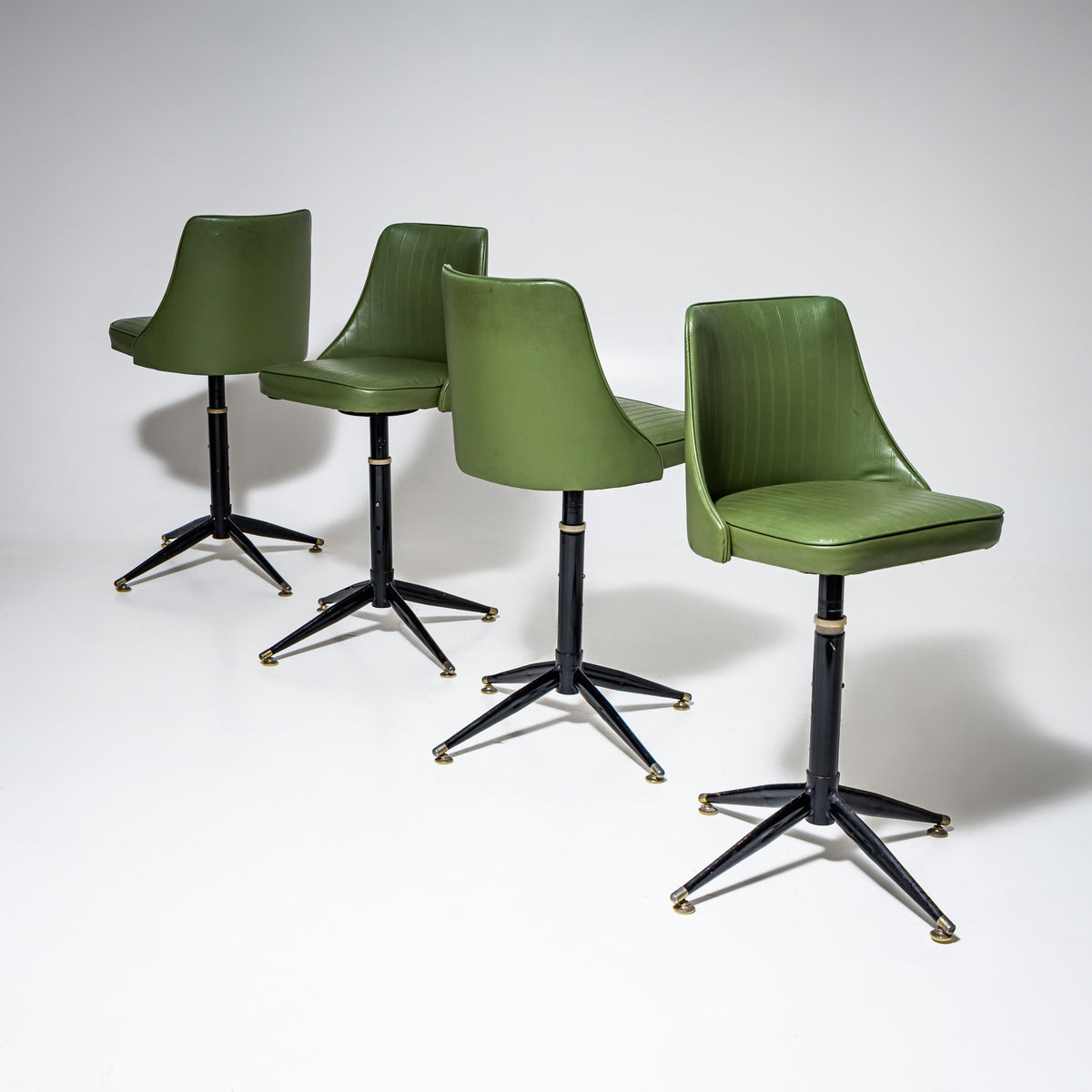 Vier grüne Mid-Century Barhocker, wohl Italien