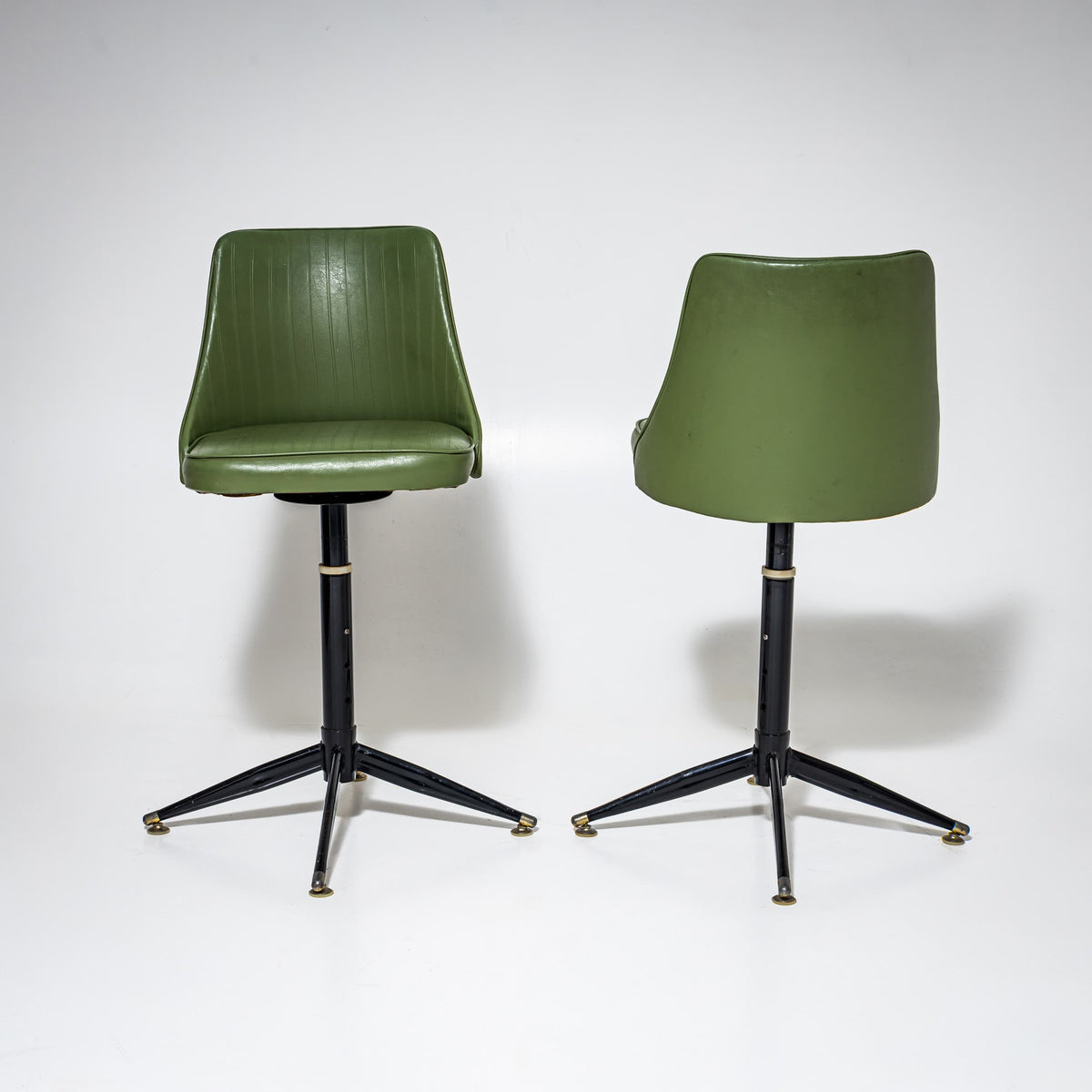 Vier grüne Mid-Century Barhocker, wohl Italien