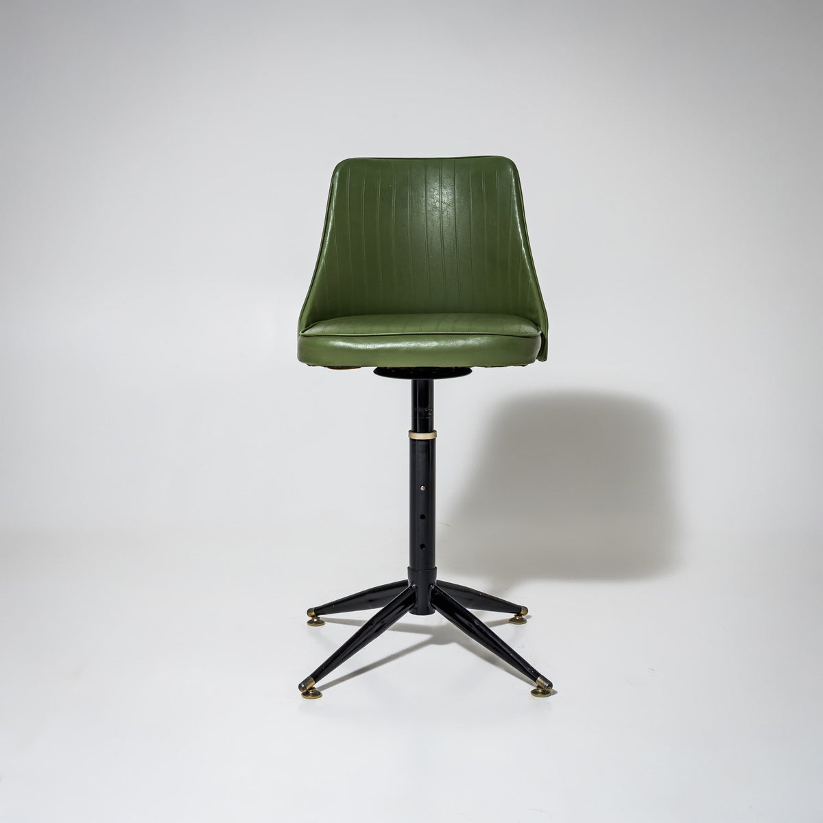 Vier grüne Mid-Century Barhocker, wohl Italien