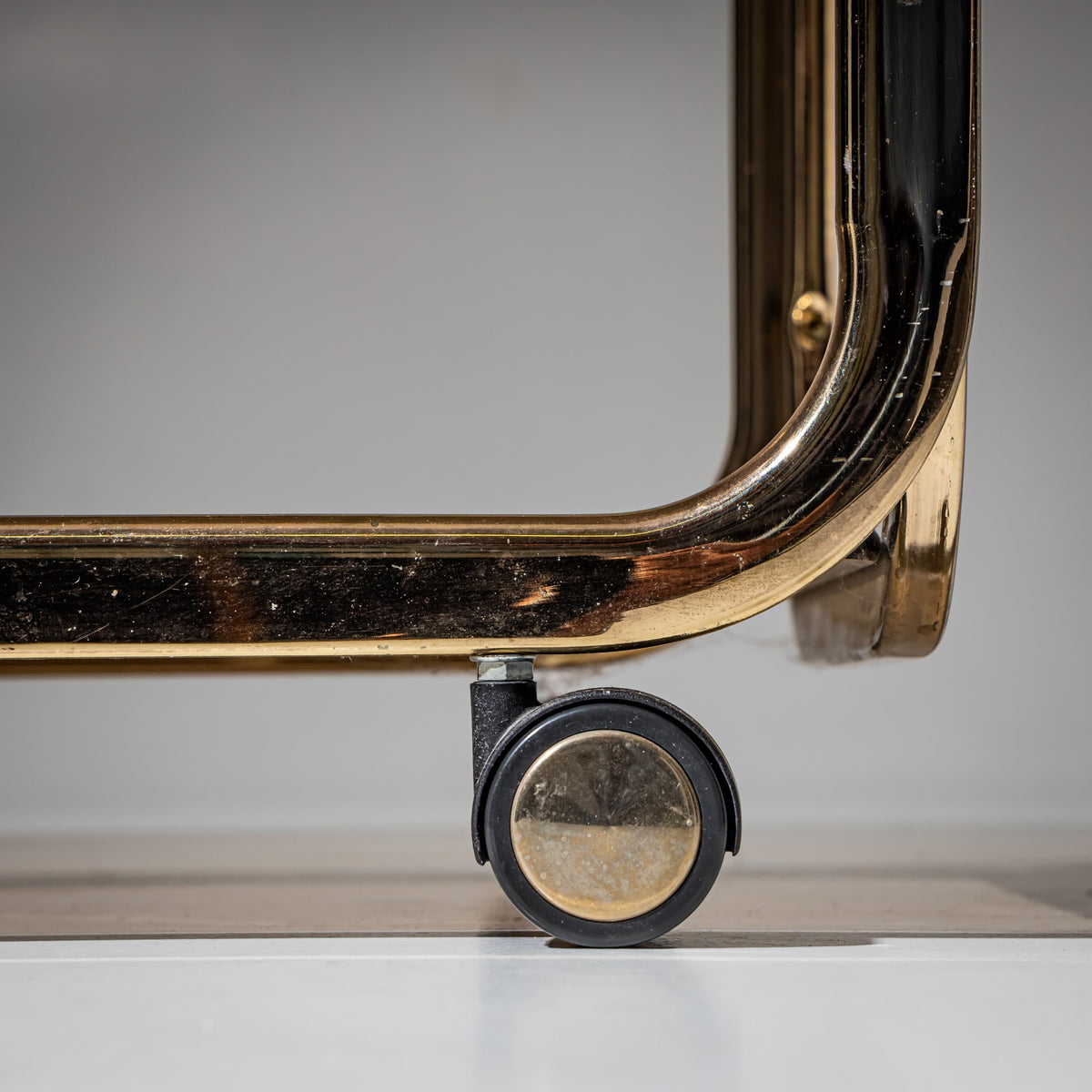 Vintage Barwagen aus Messing und Rauchglas, 1980er Jahre