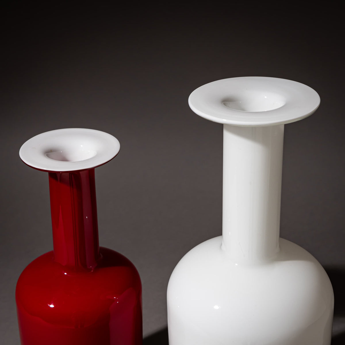 Rote und weiße Glasvasen von Otto Brauer für Holmegaard, Dänemark, 1960er Jahre