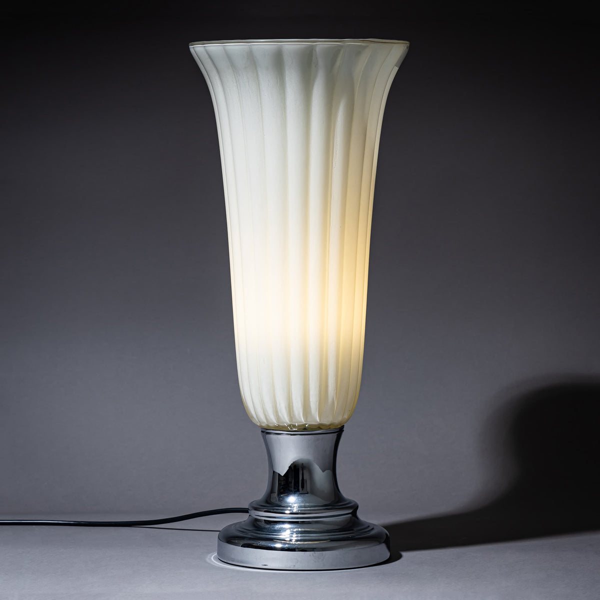 Tischlampe in Tulpenform, 20. Jahrhundert
