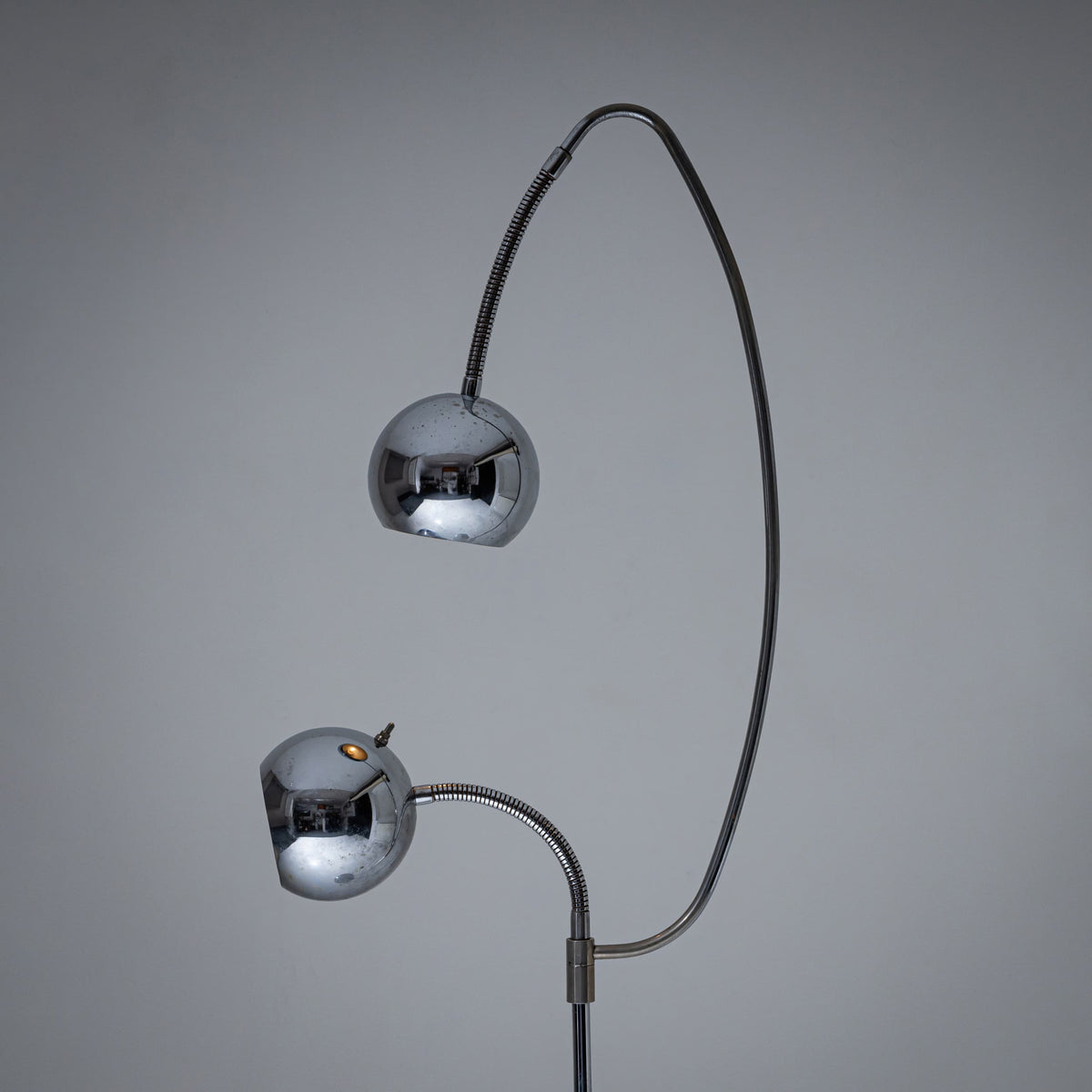 Verchromte Stehlampe, wohl Italien, Mitte 20. Jahrhundert