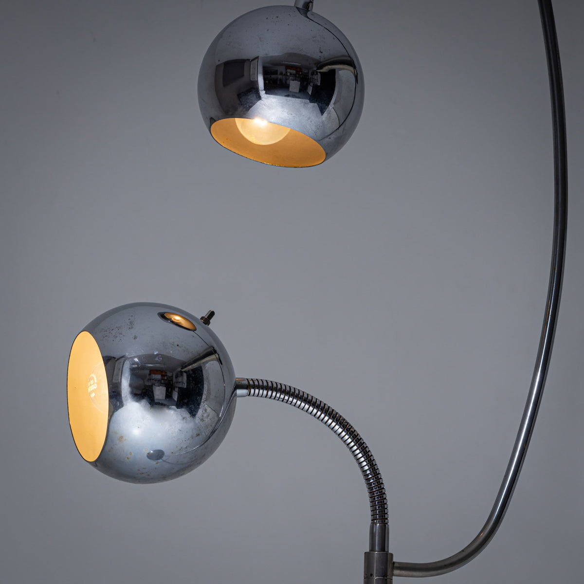 Verchromte Stehlampe, wohl Italien, Mitte 20. Jahrhundert