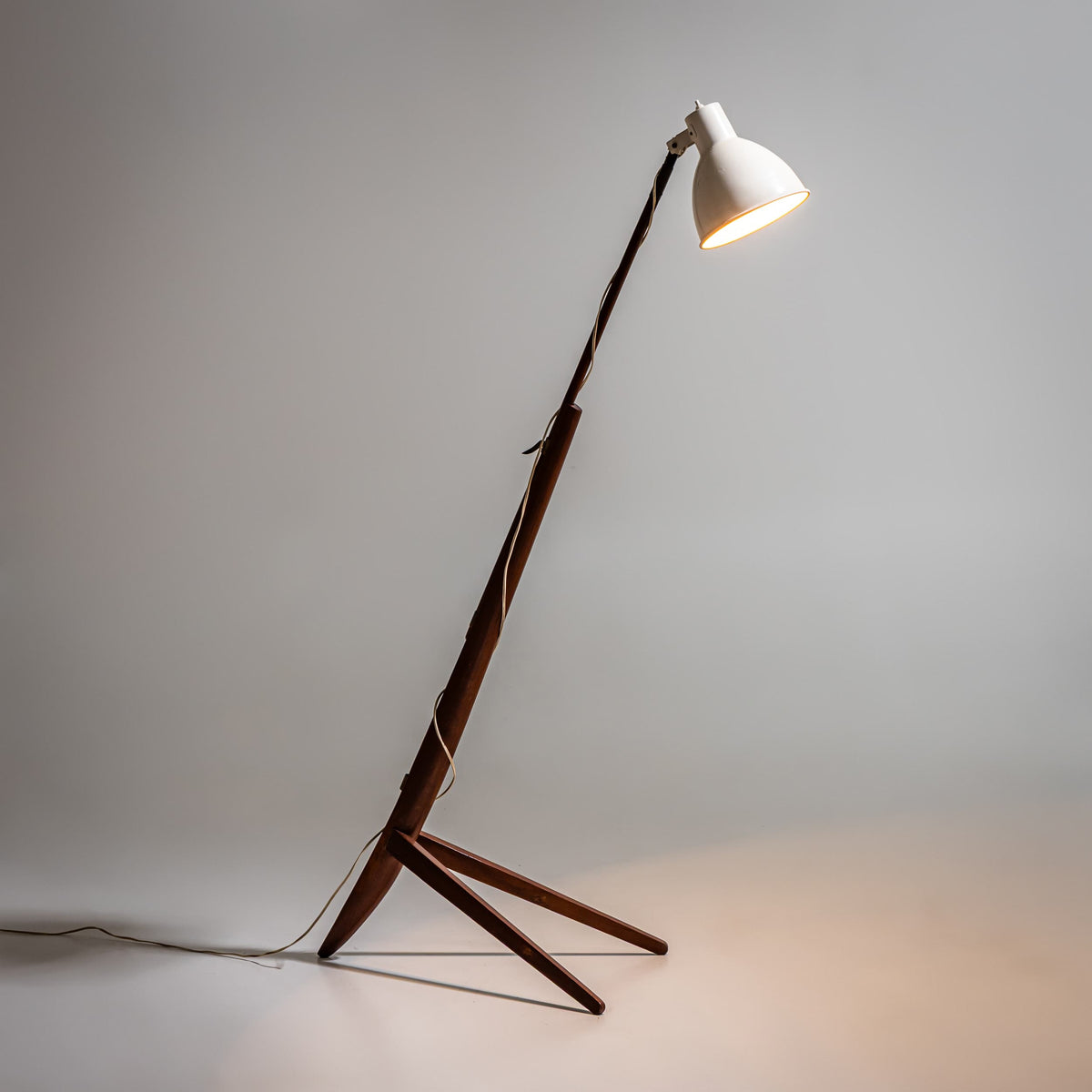 Stehlampe „Mitragliera“, wohl Gino Sarfatti für Arteluce, Italien, Version von 1942–1948