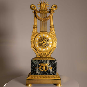 Louis Seize Lyra-Pendule, wohl Paris um 1780