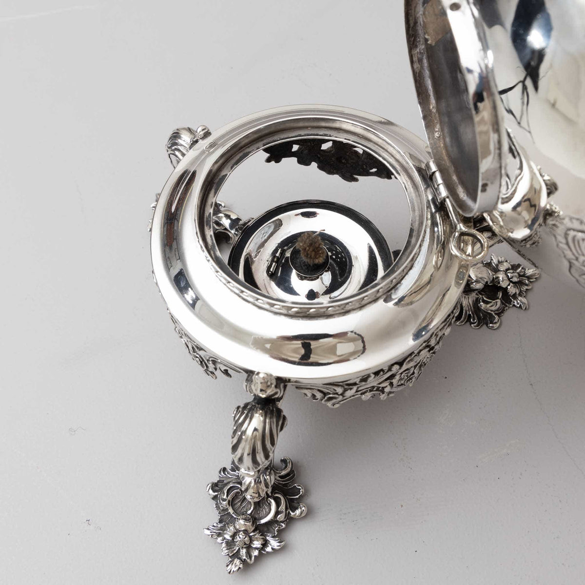 Large silver pot with teapot warmer, London 1741 / 1836
