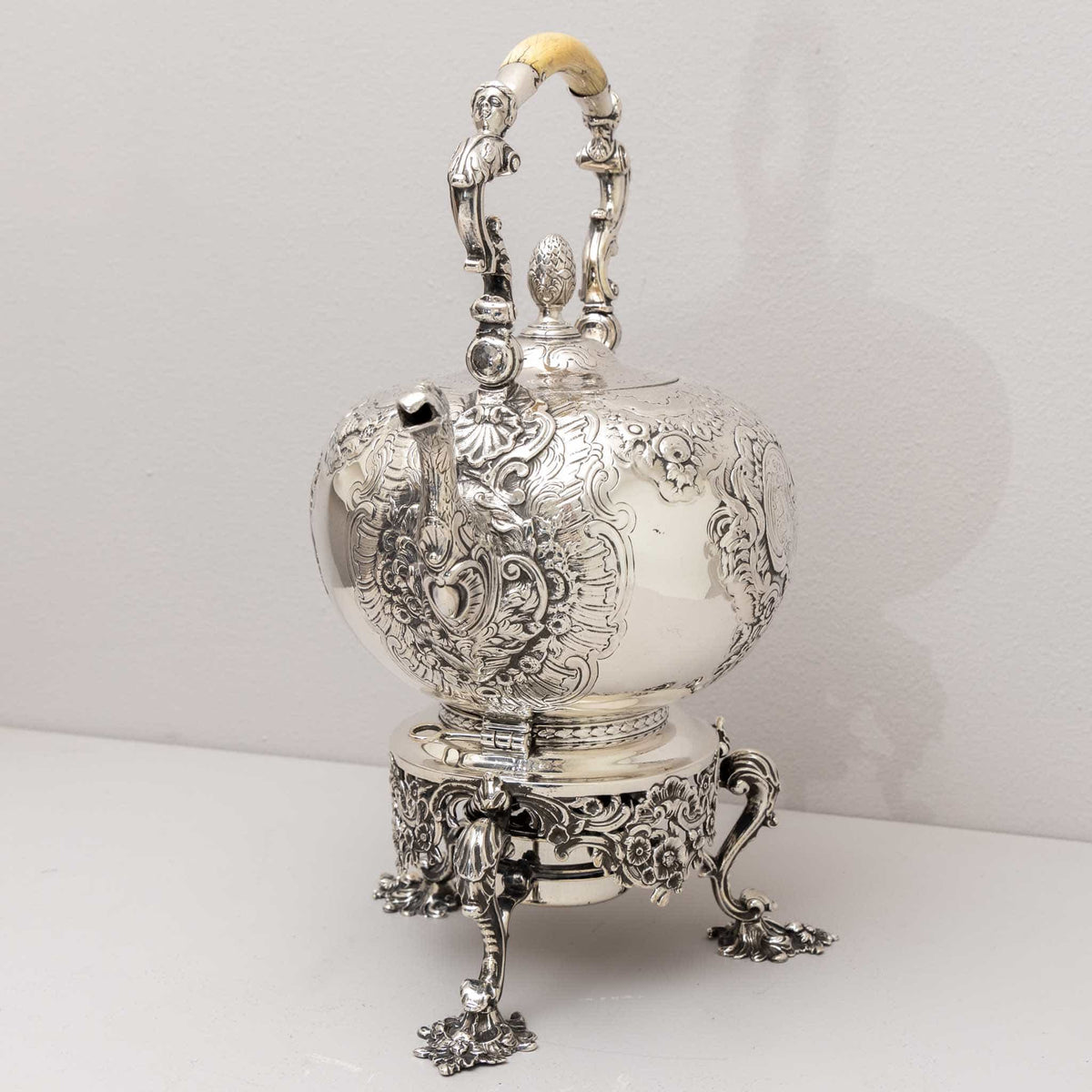 Large silver pot with teapot warmer, London 1741 / 1836