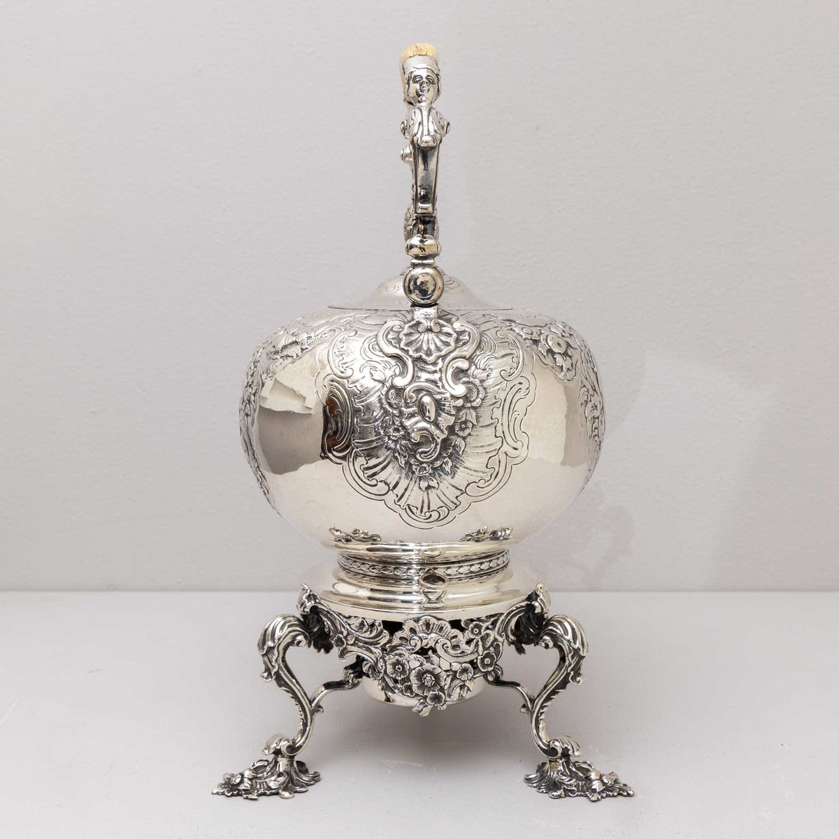Large silver pot with teapot warmer, London 1741 / 1836