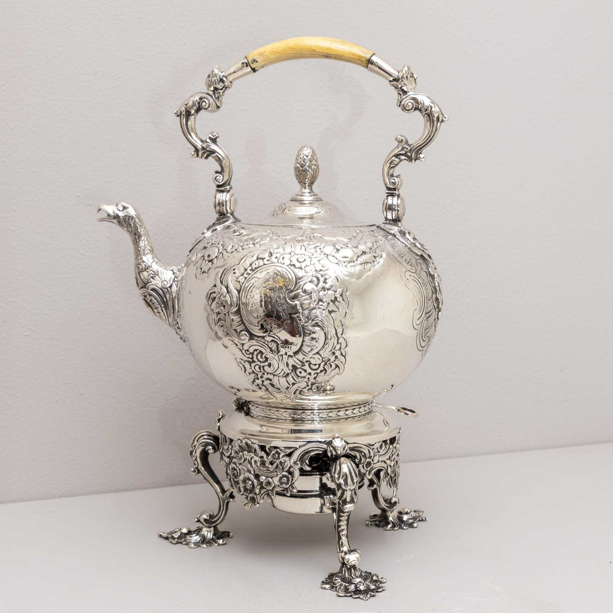Large silver pot with teapot warmer, London 1741 / 1836
