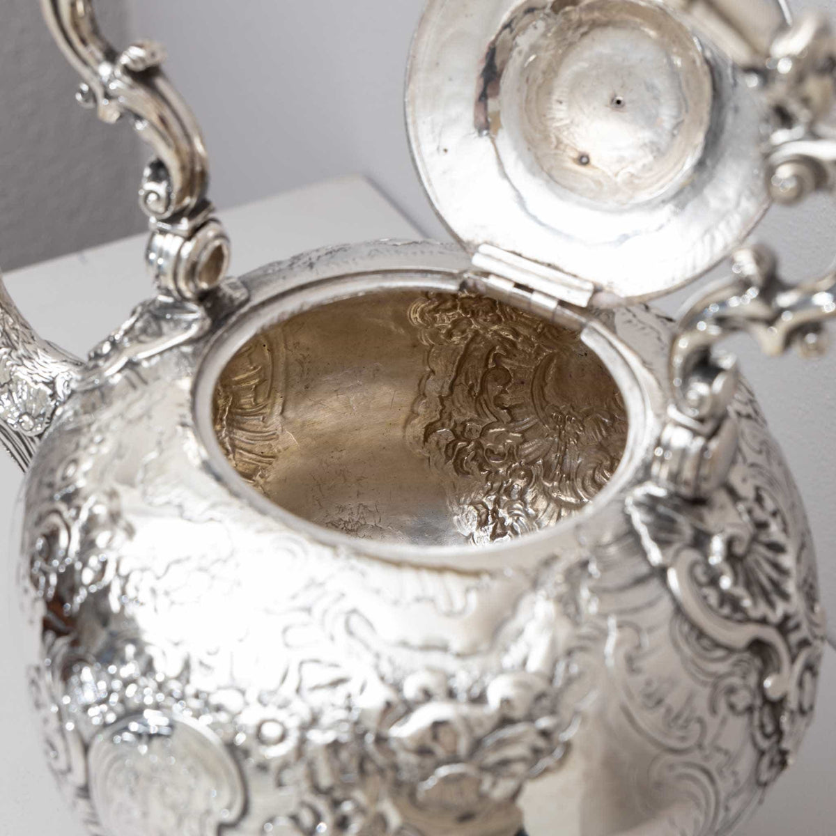 Large silver pot with teapot warmer, London 1741 / 1836