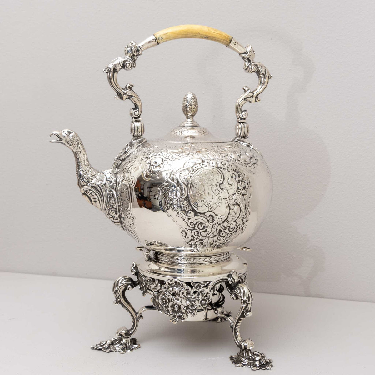 Large silver pot with teapot warmer, London 1741 / 1836
